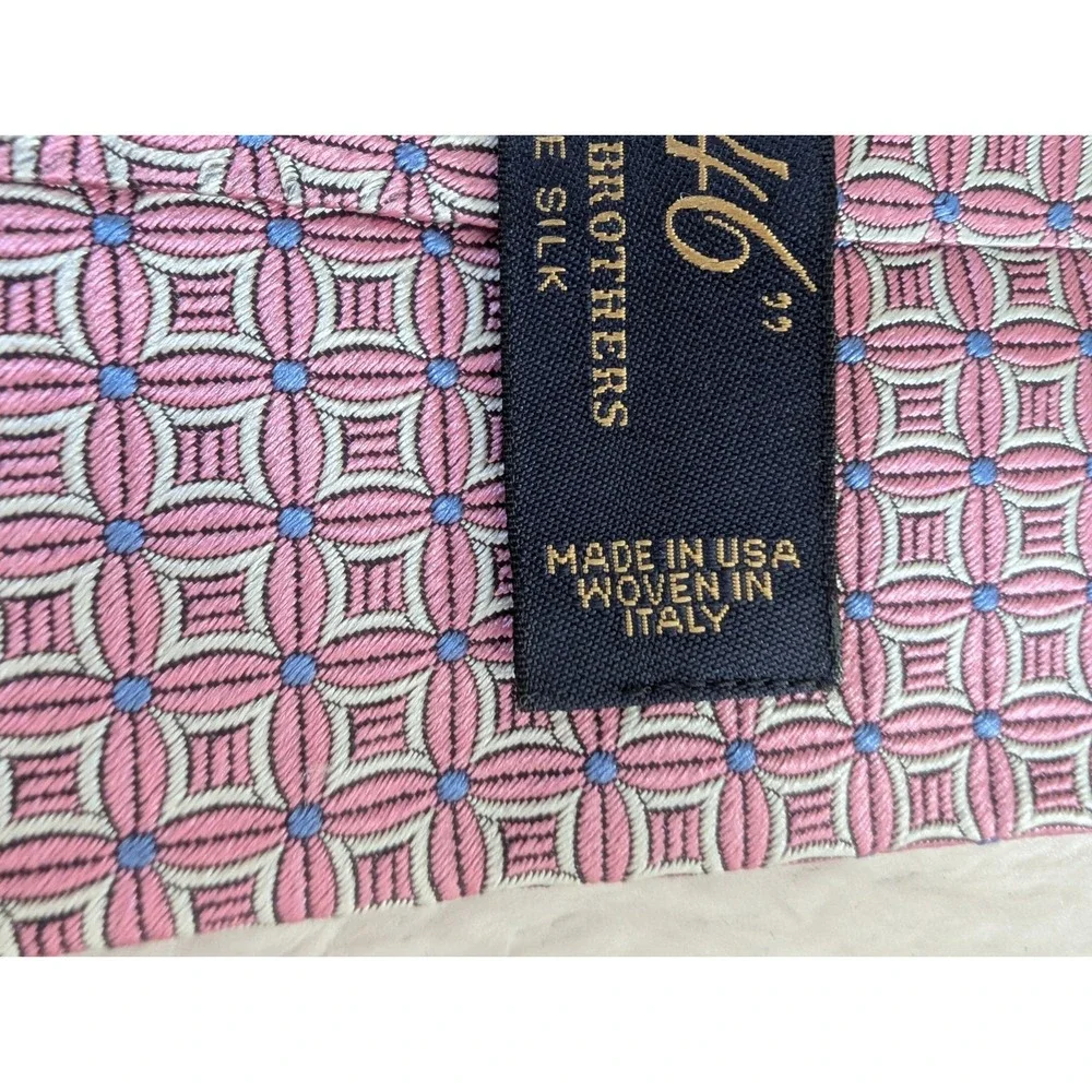 Brooks Brothers 346 Necktie Pink Geometric Silk Woven in Italy Mens OS Designer